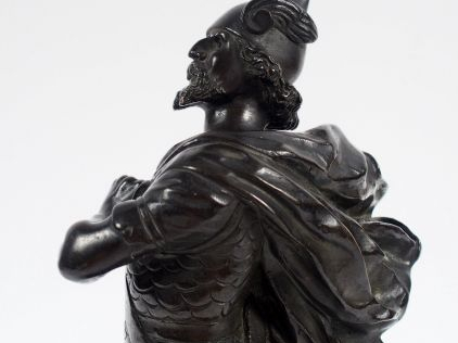 E. DROUOT 'Gaulois'. Sculpture en bronze à patine brune. Sur un socle 