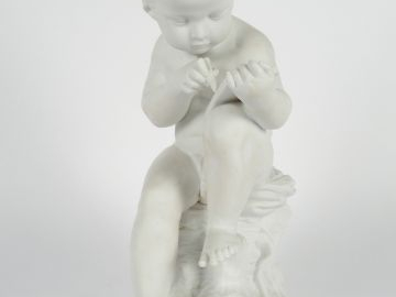 Sculpture en biscuit d'après PIGALLE "Amour écrivant". H. : 36 cm