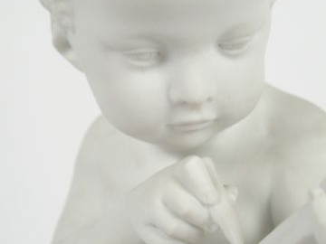 Sculpture en biscuit d'après PIGALLE "Amour écrivant". H. : 36 cm