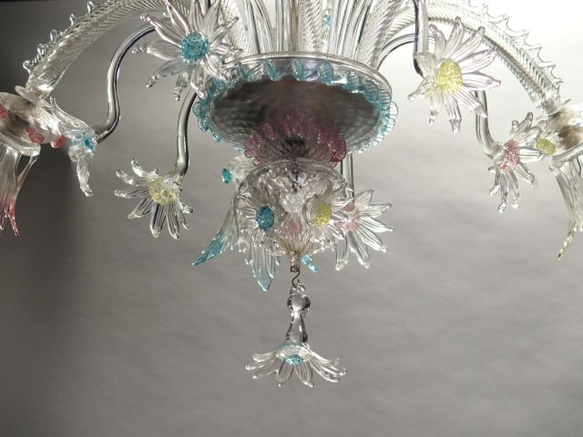 Lustre en verre de Venise, éclairant à 6 lumières.