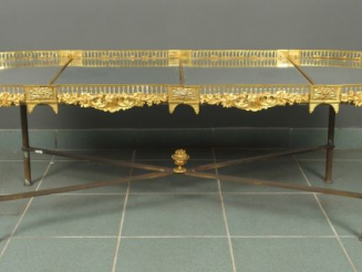 Vente aux enchères Table basse constituée à partir d'une grand surtout de table XIXème en