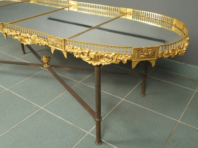 Table basse constituée à partir d'une grand surtout de table XIXème en