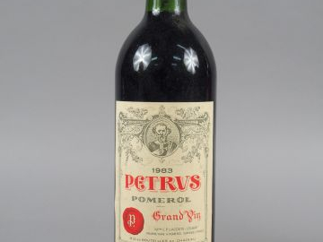 1 BOUTEILLE - PETRUS POMEROL - 1983 - CAPS TLA/ETLA