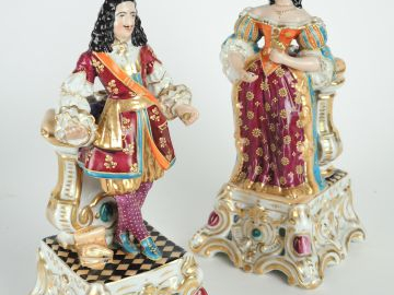 Paire de plumiers Restauration en porcelaine polychrome de Paris figur