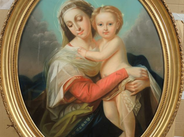 Ecole française XIXe  'Vierge à l’Enfant'. Grand pastel en médaillon m