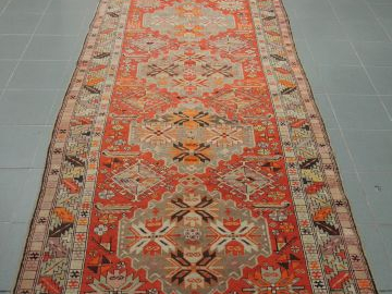 Tapis ancien fond rouge