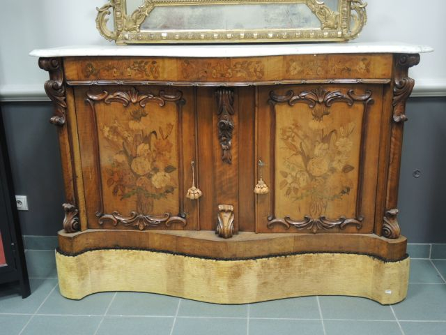 Meuble d'appui Napoléon III en marqueterie, à décor de bouquets de fle
