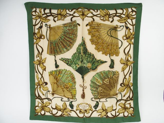HERMES. Foulard 'Belle époque' en soie