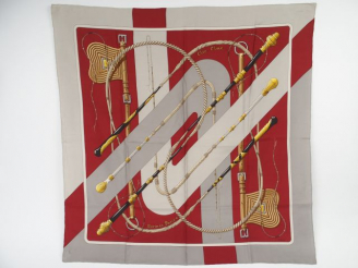 Vente aux enchères HERMES. Foulard 'Clic clac' en soie