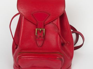 Louis VUITTON. Sac à dos  en cuir épi rouge vif, 1997 Modèle en éditio