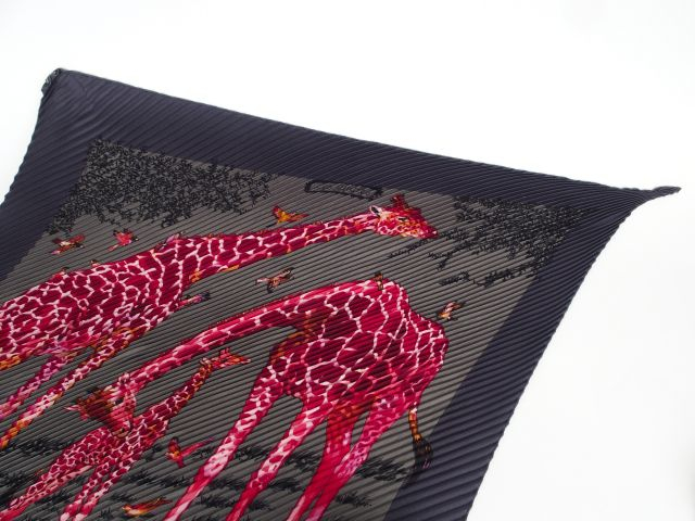 Louis VUITTON. Foulard plissé. Dans sa boite