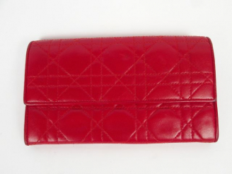 Vente aux enchères Christian DIOR. Porte monnaie en cuir rouge