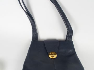 LANCEL. Sac en cuir lisse bleu