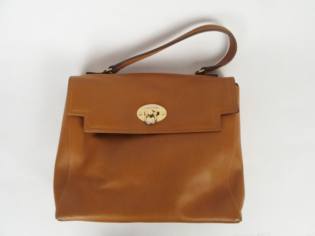 LANCEL. Sac en cuir en cuir lisse havane