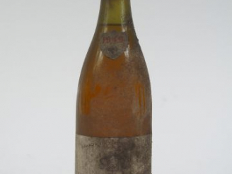 Vente aux enchères 1 BOUTEILLE CORTON CHARLEMAGNE HUGUENIN PÈRE   FILS - 1949 -3,5 CM/BS
