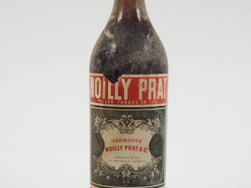 1 TRES VIEILLE BOUTEILLE NOILLY PRAT - ELA