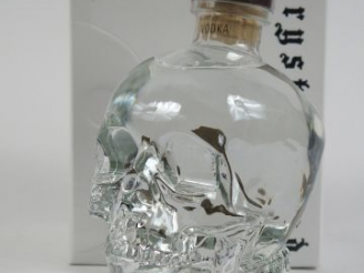 Vente aux enchères 1 BOUTEILLE VODKA CRYSTAL HEAD - COFFRET