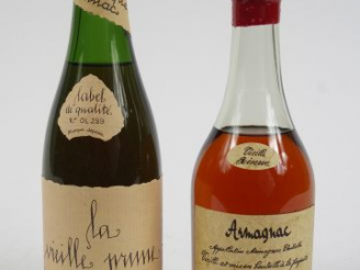Vente aux enchères 2 DEMIES BOUTEILLES : 1 ARMAGNAC RESERVE MAESTROGUAN - 1 VIEILLE PRUNE