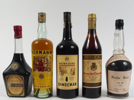 5 BOUTEILLES : 1 SHERRY SANDEMAN - 1 KERMANN CAZANOVE - 1 CHERRY BRIZA