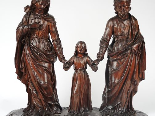 Groupe en bois sculpté « La Sainte Famille », signé sur la terrasse, m
