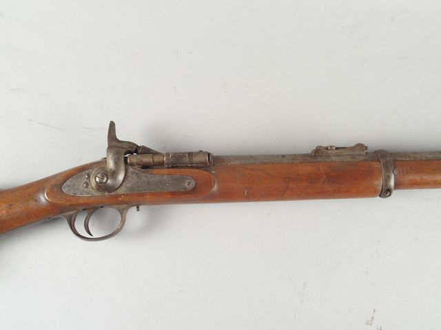 129- Fusil à tabatière Anglais Snider monté fer, modèle à deux bandes,