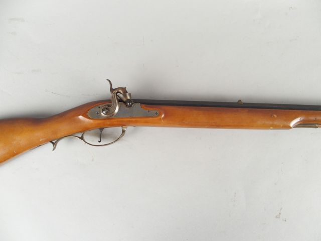 162- Réplique italienne d’un fusil de coureur des bois Kentucky à perc