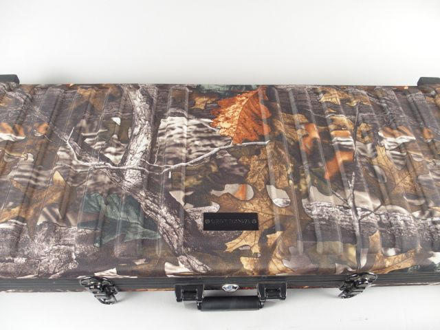 179- Belle et rare valise dévolue à la chasse, contenant un fusil supe