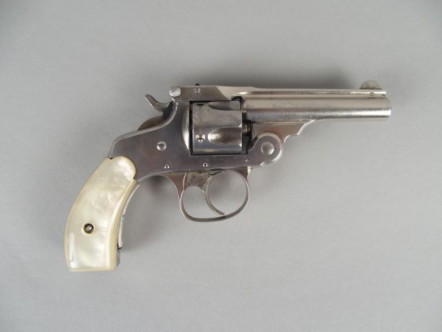 220- Révolver Smith et Wesson à brisure à chien calibre 32 S W à 5 cou