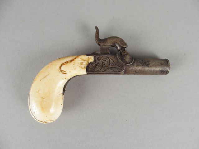 230- Petit pistolet à percussion de poche à coffre de très petite tail