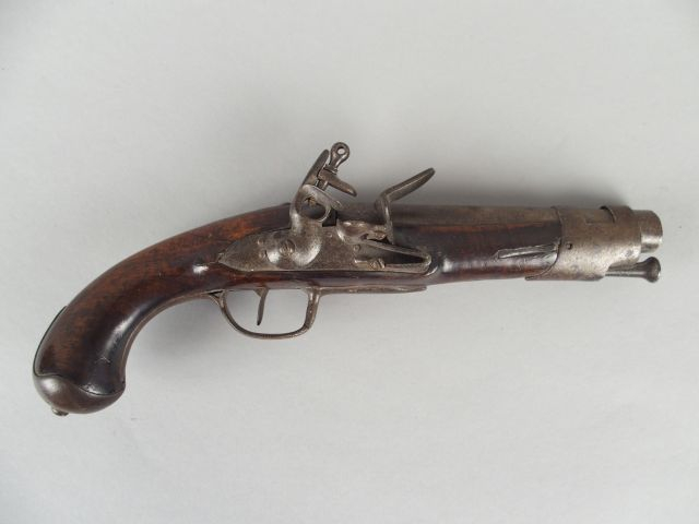 231- Pistolet à silex de demi arçon révolutionnaire façon gendarmerie,