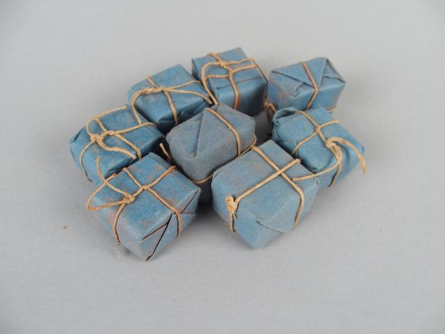 235- Lot de paquets de 6 cartouches d’époque (8) calibre 11mm 1873, en