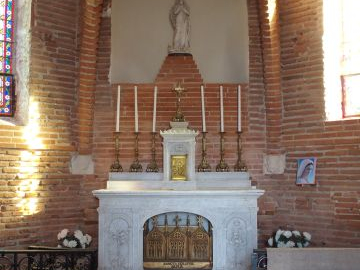 Suite de six chandeliers XIXème en bronze, à décor de visages, de rinc
