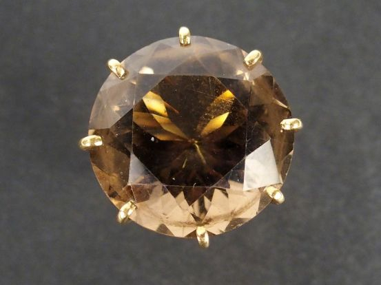 Bague 1960 monture or jane, ornée d'un quartz fumé taille brillant de 