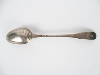 Vente aux enchères Cuillère à ragoût en argent XVIII ème. MO : NC, ville O. Saptule armor