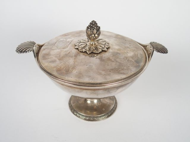 Sucrier sur piédouche en argent, poinçon au premier coq, anses en form