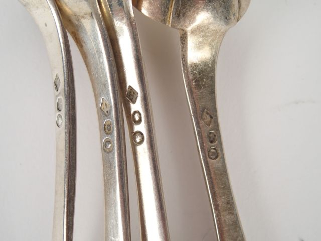 Quatre grandes cuillères en argent, poinçon au coq. On y joint Quatre 