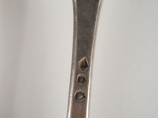 Quatre grandes cuillères en argent, poinçon au coq. On y joint Quatre 