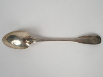 Vente aux enchères Cuillère à ragout, poinçon au coq, modèle à filet, spatule gravée d'un