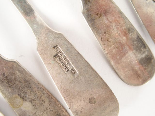 6 fourchettes et 6 cuillères à entremets en argent russe. Poids : 318 