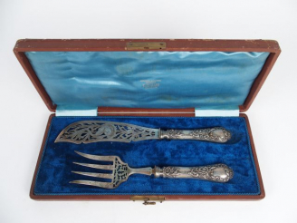 Vente aux enchères Couvert à poisson en argent poinçon Minerve et argent fourré de style 