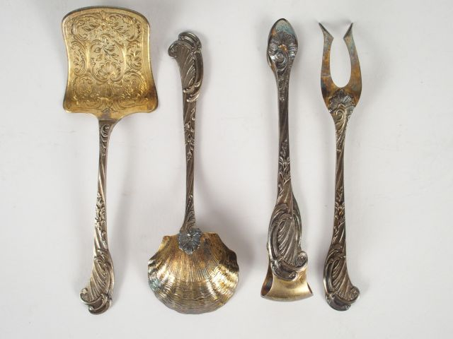 ODIOT à Paris. Nécessaire à douceur quatre pièces de style rocaille en