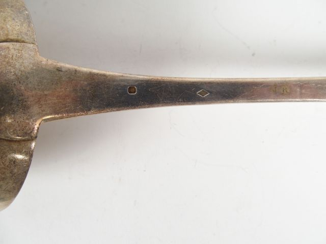 Louche en argent, poinçon Minerve. MO : GD. Poids : 250 g