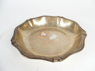 Vente aux enchères Jatte creuse de style Rocaille en argent, poinçon Minerve, modèle à fi