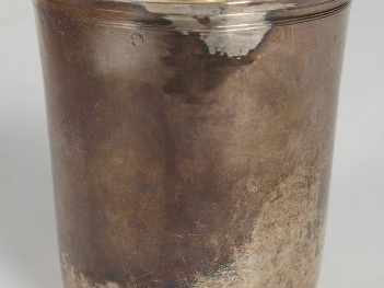 Timbale XIXeme en argent. Poids : 69 g (cabossée)