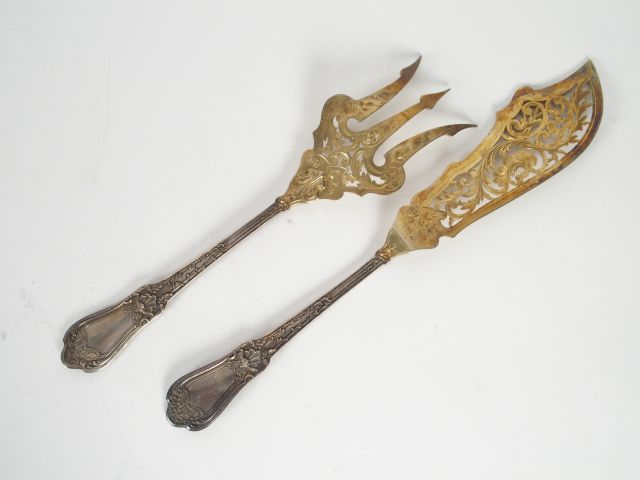 Fourchette et pelle à poisson de style rocaille en argent et vermeil, 