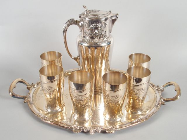 Service à jus de fruit de style Art Nouveau en métal argenté, à décor 