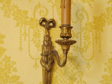 Paire d'appliques de style Louis XVI en bronze doré