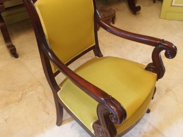 Trois + un  fauteuils Restauration en acajou et placage d'acajou, mont