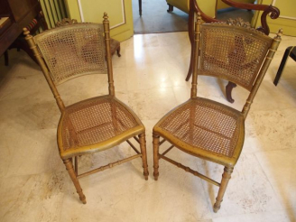 Vente aux enchères Paire de chaises cannées 1900, de style Louis XVI, en bois doré