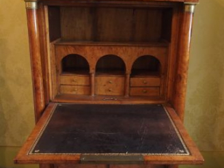 Vente aux enchères Secrétaire à abattant Empire en loupe d'orme, montants à colonne détac